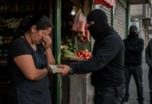 Lady Tacos de Canasta cierra su local por extorsión: el derecho de piso golpea a los pequeños negocios en México cobro de piso y extrocion en Mexico