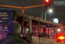Camión se incendia sobre la carretera Toluca-Tenango, a la altura de Metepec incendio de un camion Metepec