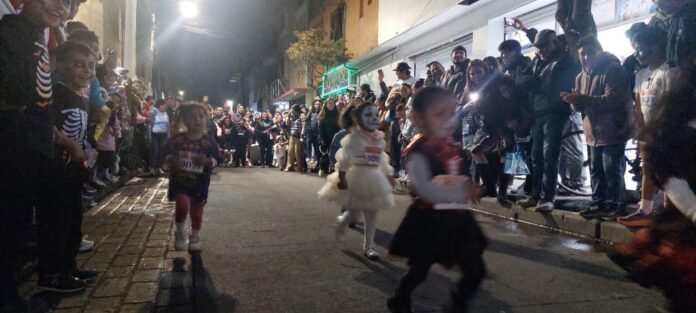 ¡Alegría y tradición! La Carrera Infantil de Catrinas y Catrines de San Mateo Atenco fue un rotundo éxito